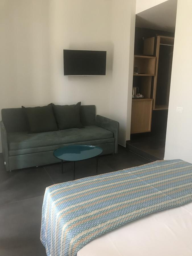 Svelata Napoli